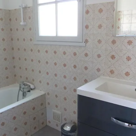 Holiday home Maison Au Calme, 5 Pers, Sur Mer, Animaux Admis - Fr-1-194-447