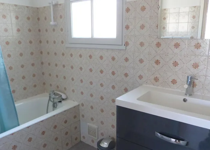 Holiday home Maison Au Calme, 5 Pers, Sur Mer, Animaux Admis - Fr-1-194-447